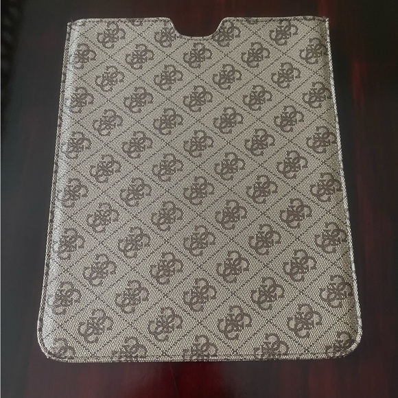 Guess Factory Signature 4-G Logo Tablet Sleeve/Case 8x10” - Picture 2 of 6